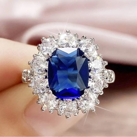 EMERALD FLOWER WEDDING BRIDAL ENGAGMENT PROMISE RING - Picture 10 of 10